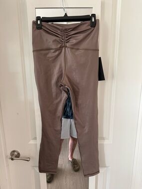 Michi Palma Gloss Leggings Brown High Rise Ruched Waist Activewear Size M NWT
